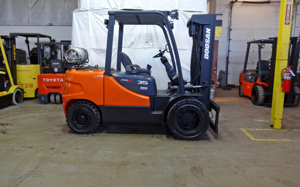 2008 Doosan G35-5 Forklift on Sale in Michigan