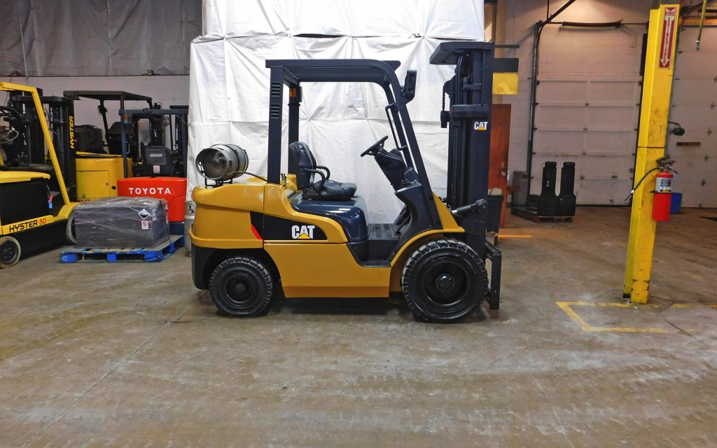 2008 Caterpillar P7000 Forklift on Sale in Michigan