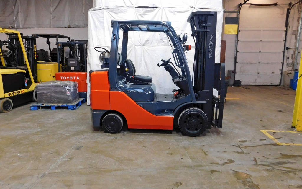 2008 Toyota 8FGCU32 Forklift on Sale in Michigan