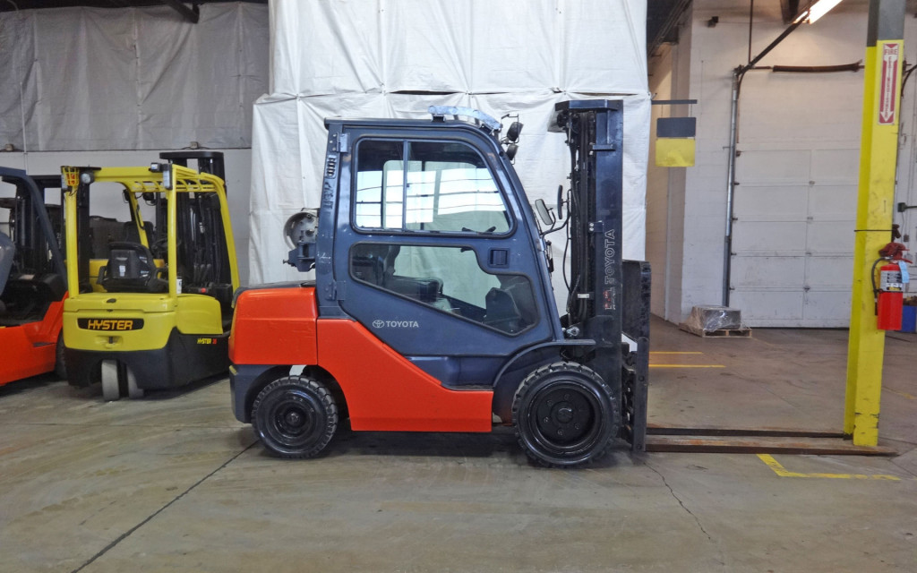 2012 Toyota 8FGU30 Forklift on Sale in Michigan