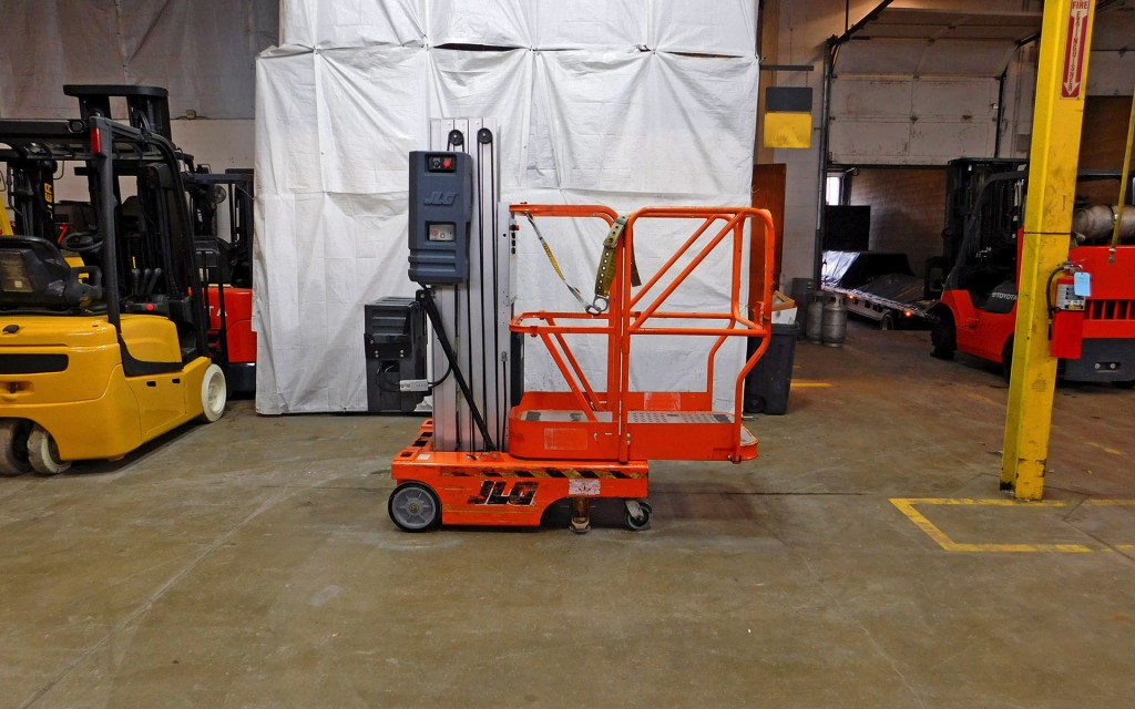  2000 JLG 15SP PErsonal Lift on Sale in Michigan