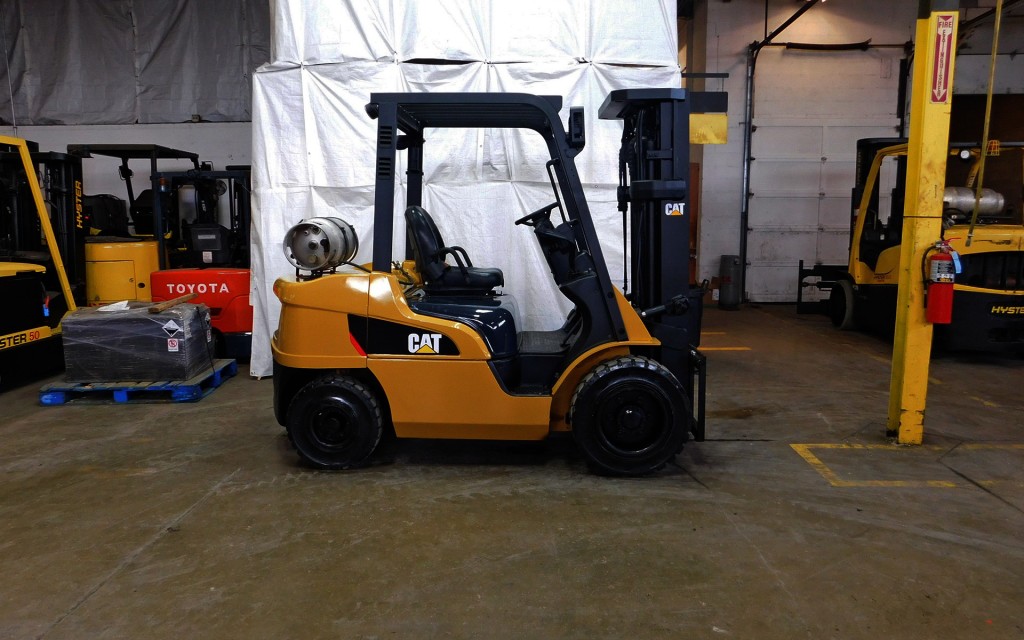  2010 Caterpillar 2P6000 Forklift on Sale in Michigan