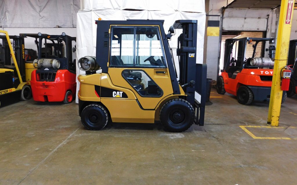  2004 Caterpillar P5000 Forklift on Sale in Michigan