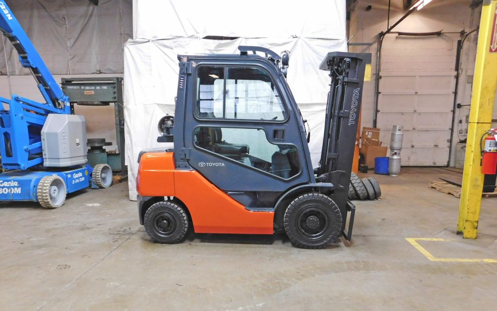  2011 Toyota 8FGU25 Forklift on Sale in Michigan